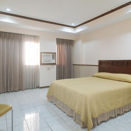 Garden Plaza Hotel Manila Bagian luar foto