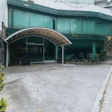 Garden Plaza Hotel Manila Bagian luar foto