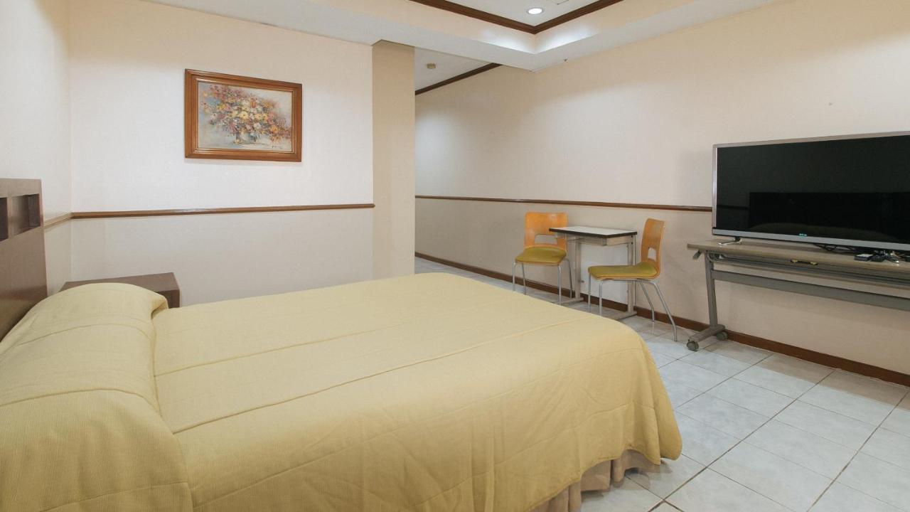Garden Plaza Hotel Manila Bagian luar foto