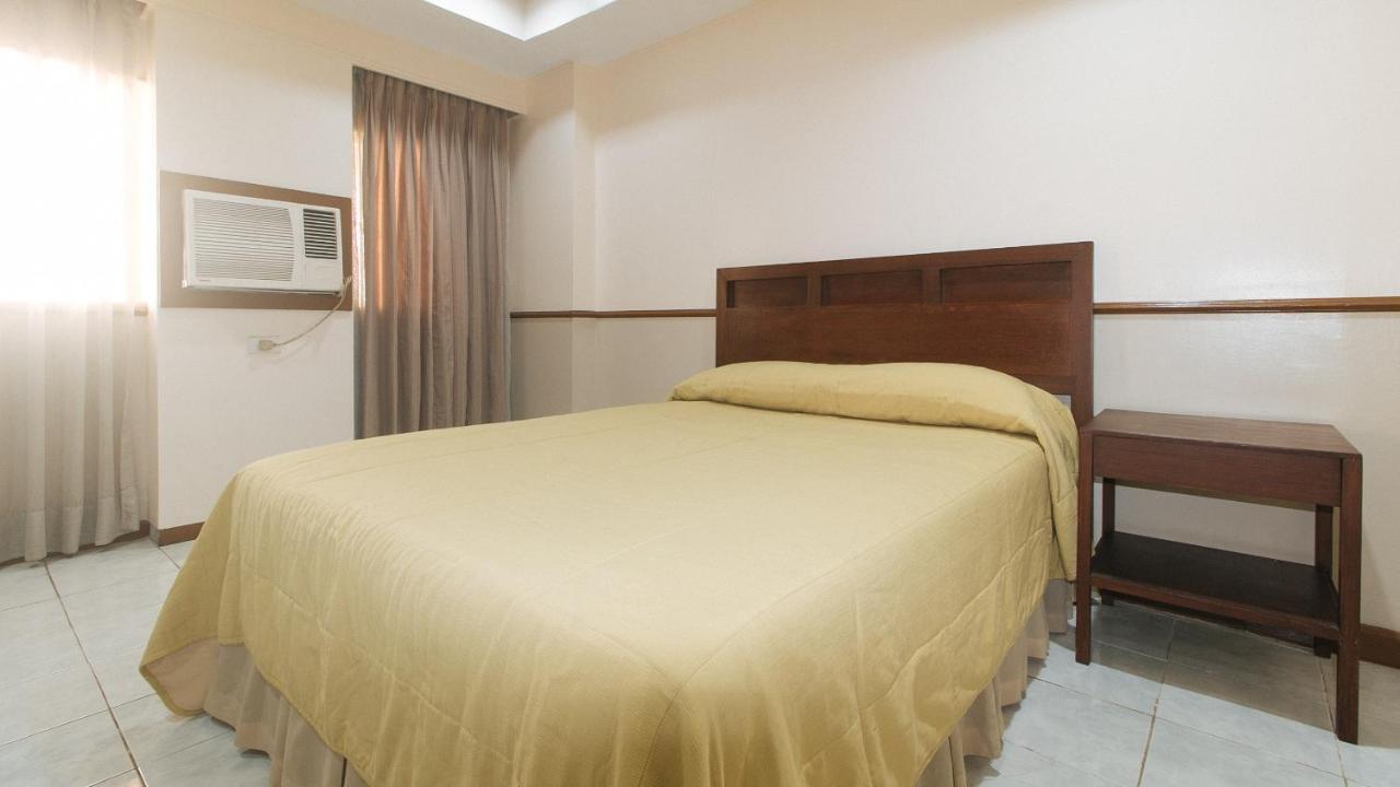 Garden Plaza Hotel Manila Bagian luar foto
