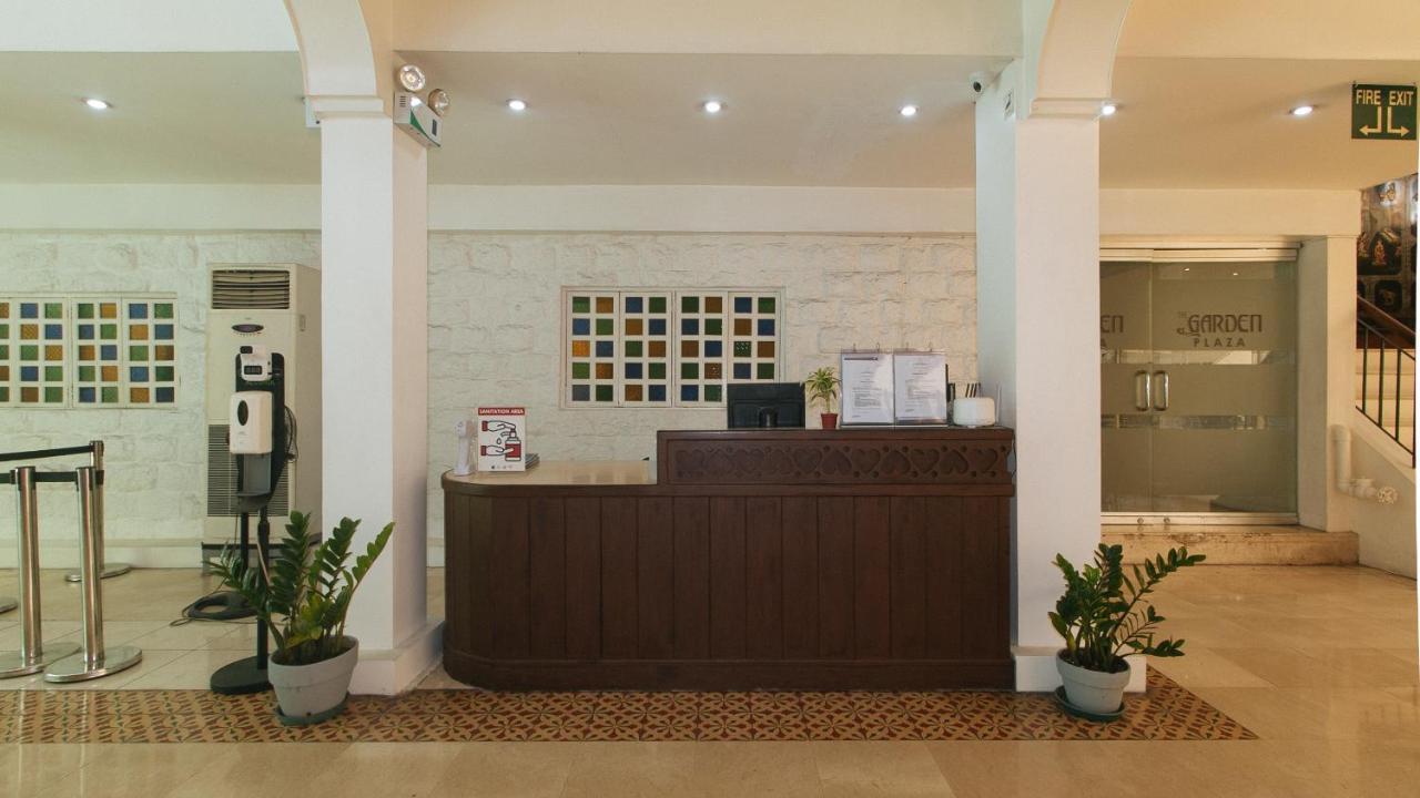 Garden Plaza Hotel Manila Bagian luar foto