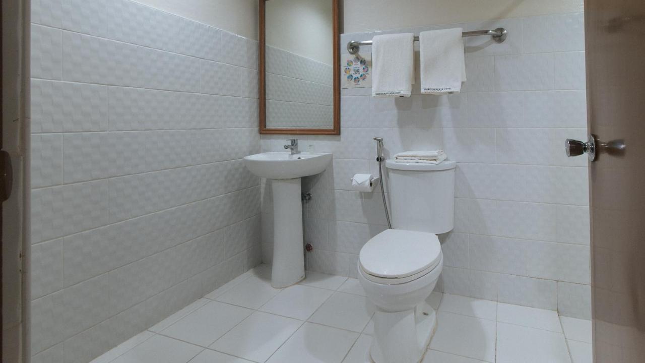 Garden Plaza Hotel Manila Bagian luar foto