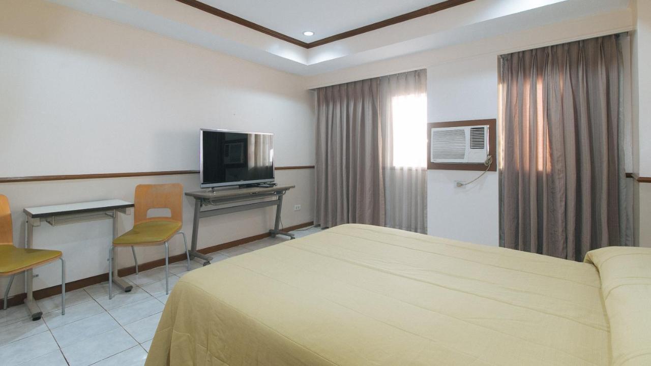 Garden Plaza Hotel Manila Bagian luar foto