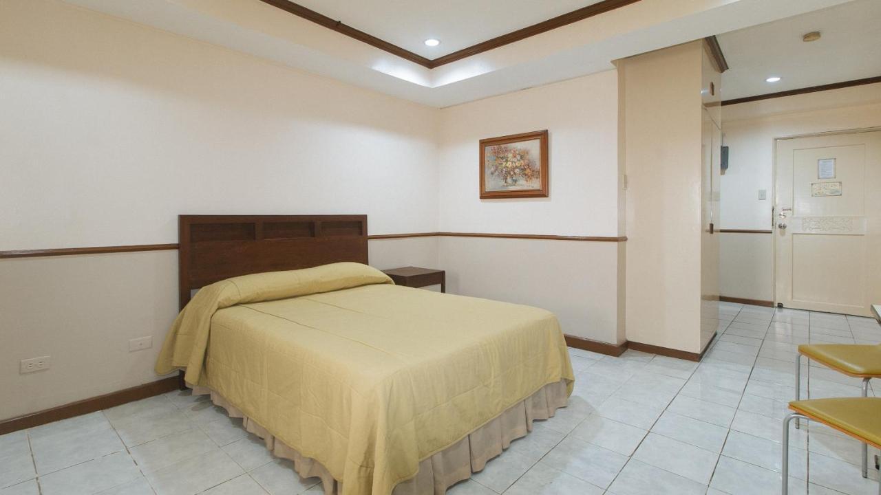 Garden Plaza Hotel Manila Bagian luar foto