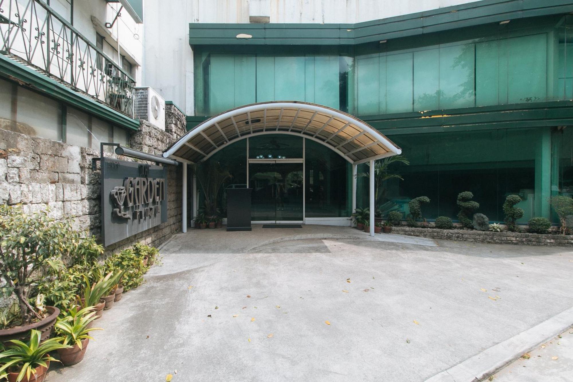 Garden Plaza Hotel Manila Bagian luar foto