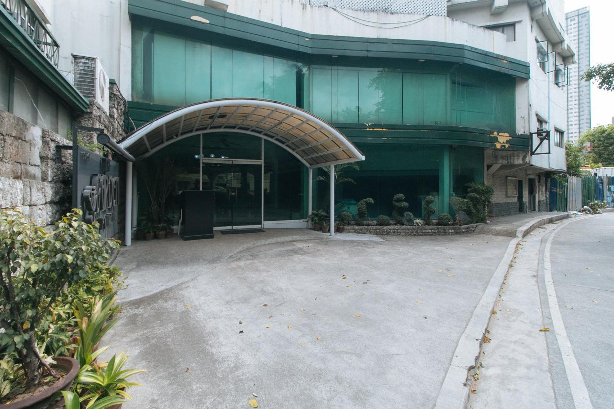 Garden Plaza Hotel Manila Bagian luar foto